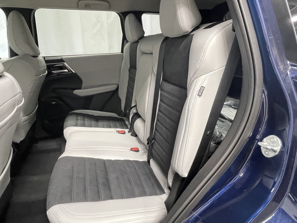 2025 Mitsubishi Outlander SE photo 20