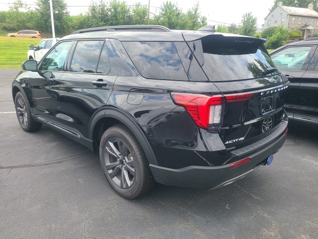 2025 Ford Explorer photo 4