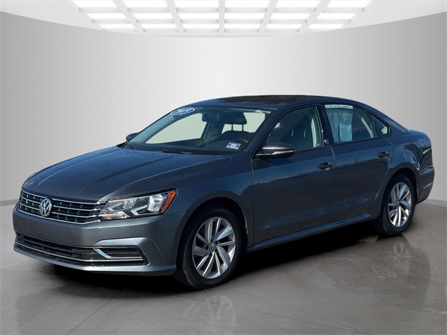 2019 Volkswagen Passat 2.0T Wolfsburg Edition photo 3