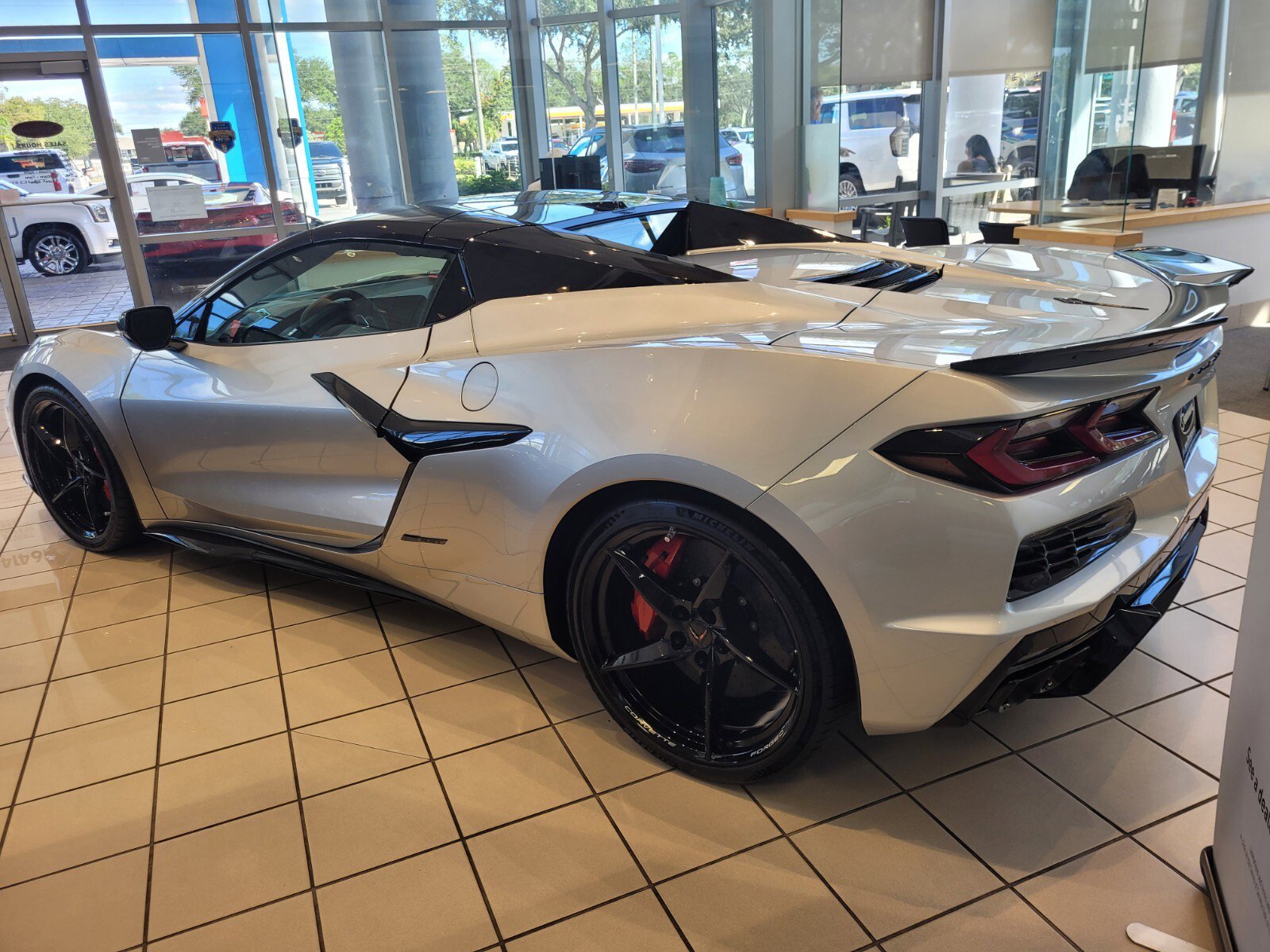 2026 Chevrolet Corvette E-Ray 2LZ photo 3