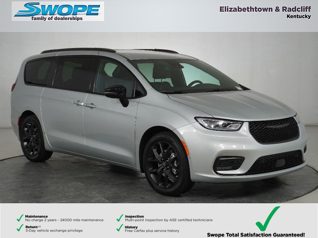 2026 Chrysler Pacifica Select's photo