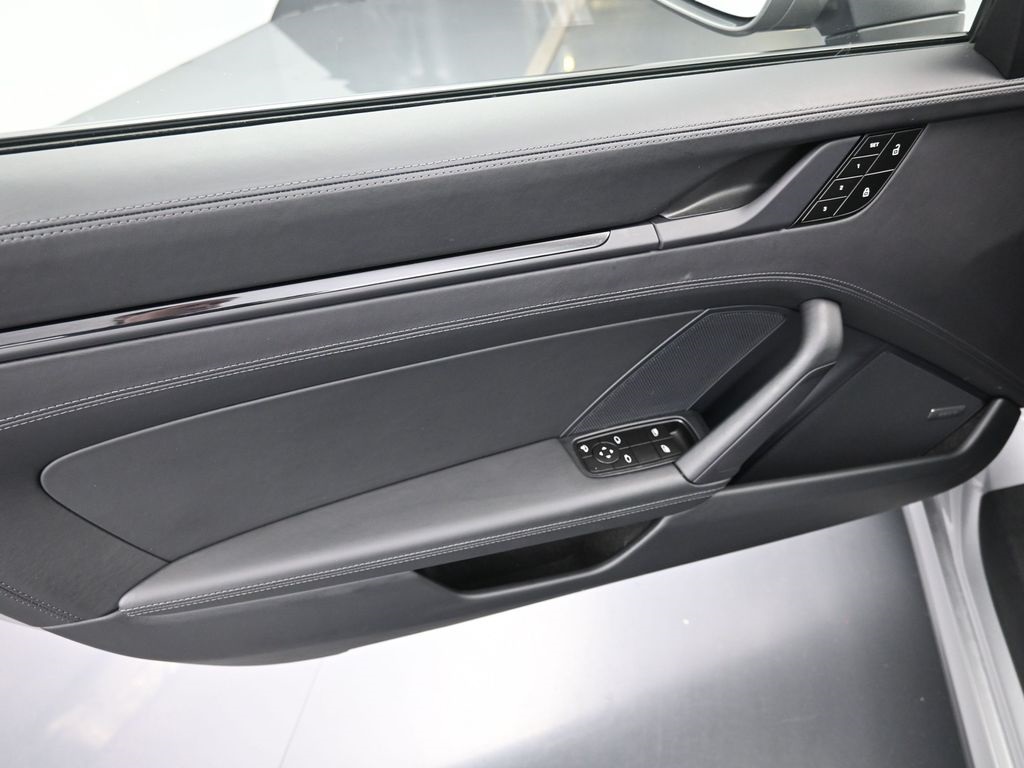 2024 Porsche 911 T photo 17