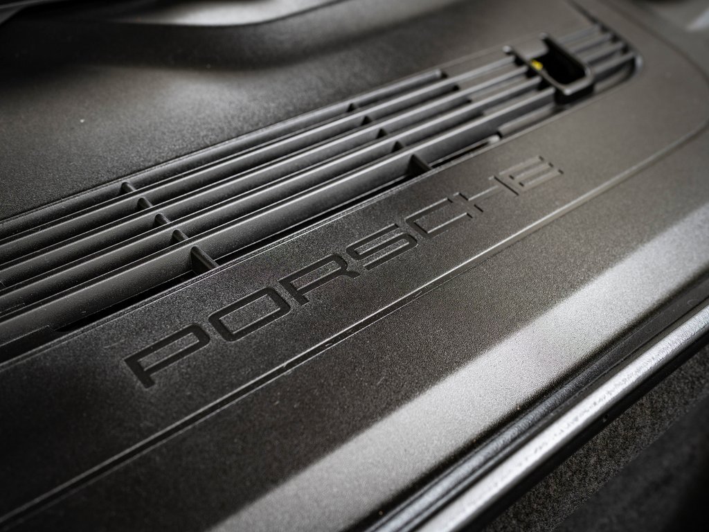 2023 Porsche Cayman T photo 31