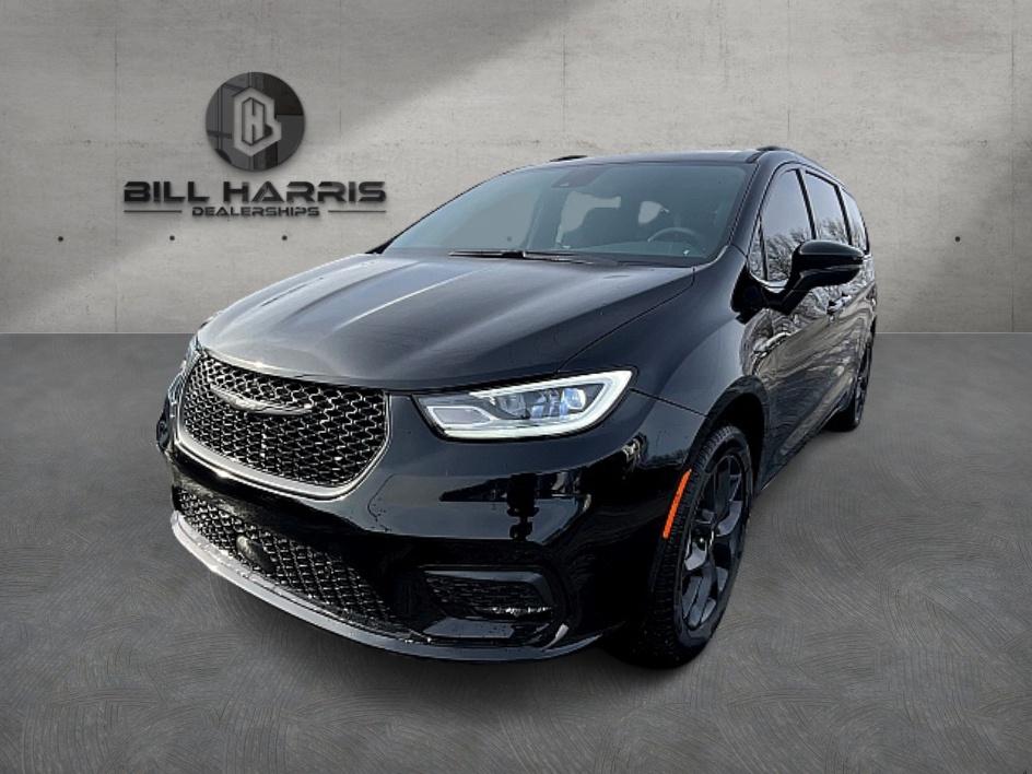 2024 Chrysler Pacifica Limited's photo