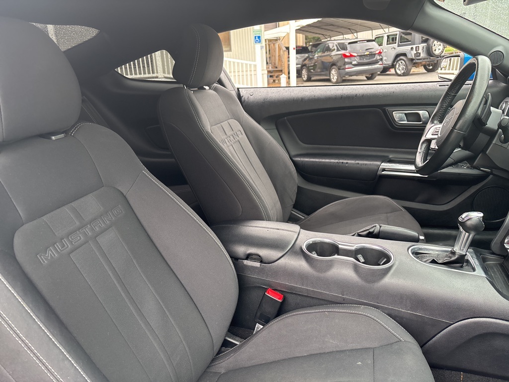 2020 Ford Mustang EcoBoost photo 6
