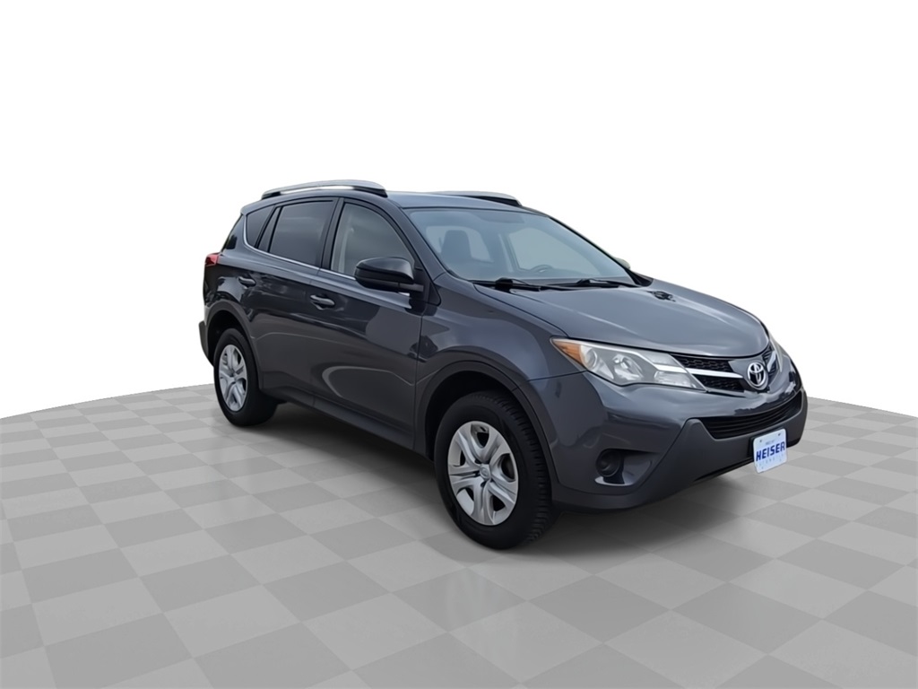 2015 Toyota RAV4 LE photo 2