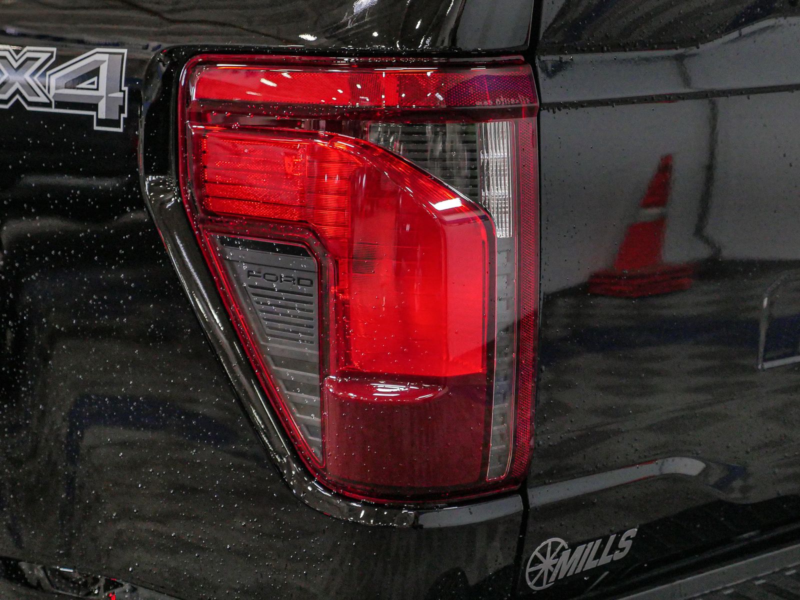 2025 Ford F-150 XLT photo 13