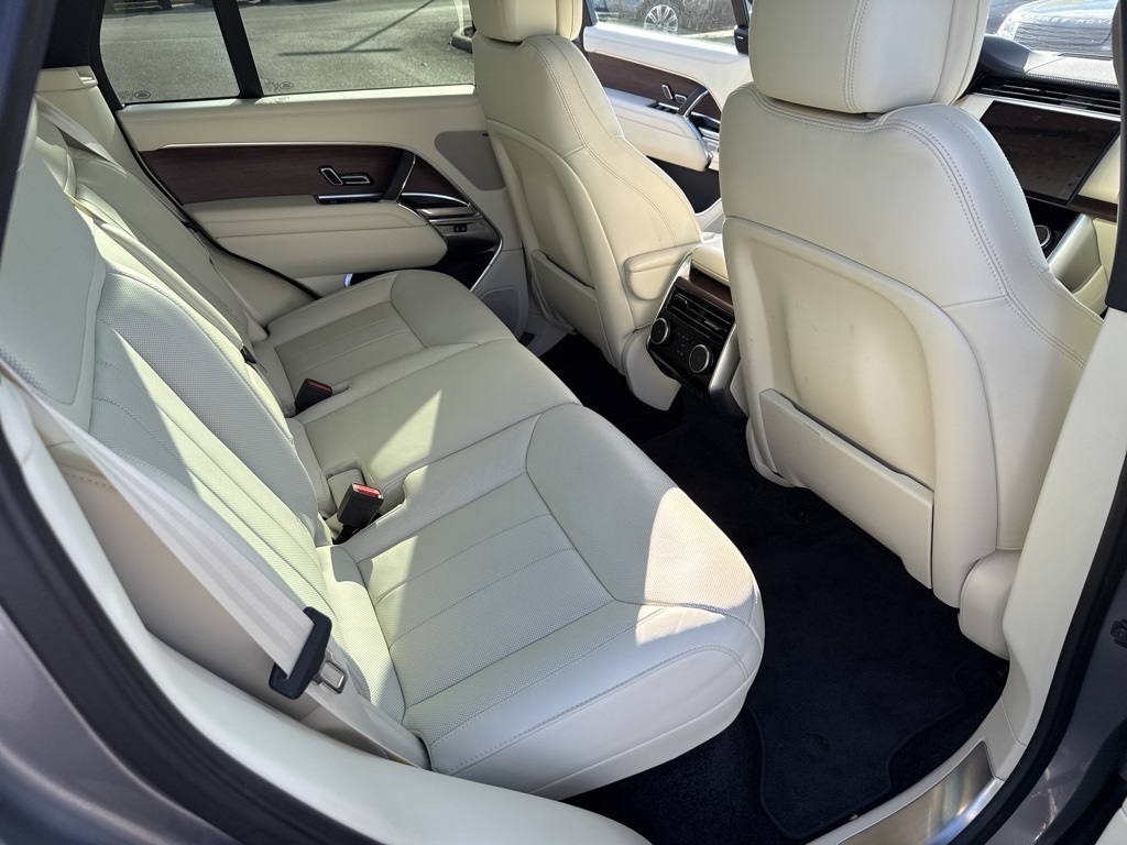 2023 Land Rover Range Rover SE photo 20