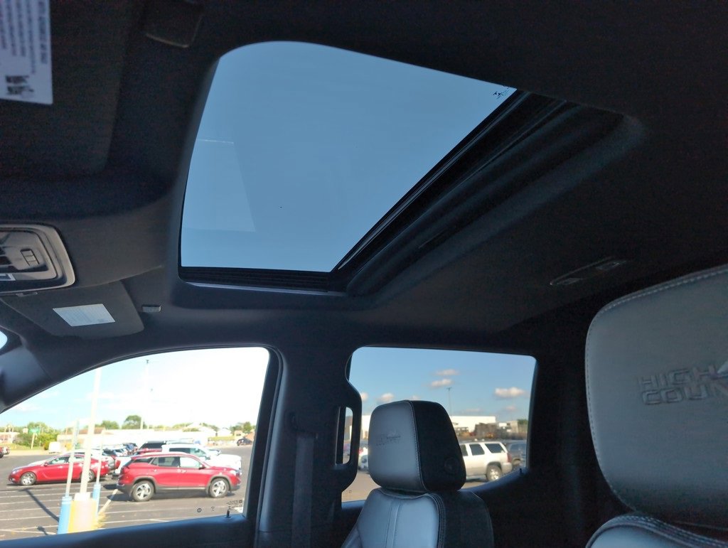 2019 Chevrolet Silverado High Country photo 16