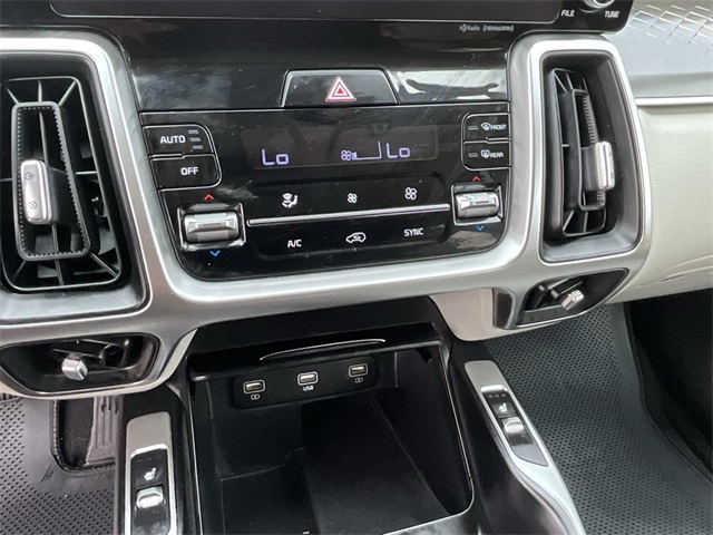 2022 Kia Sorento S photo 15