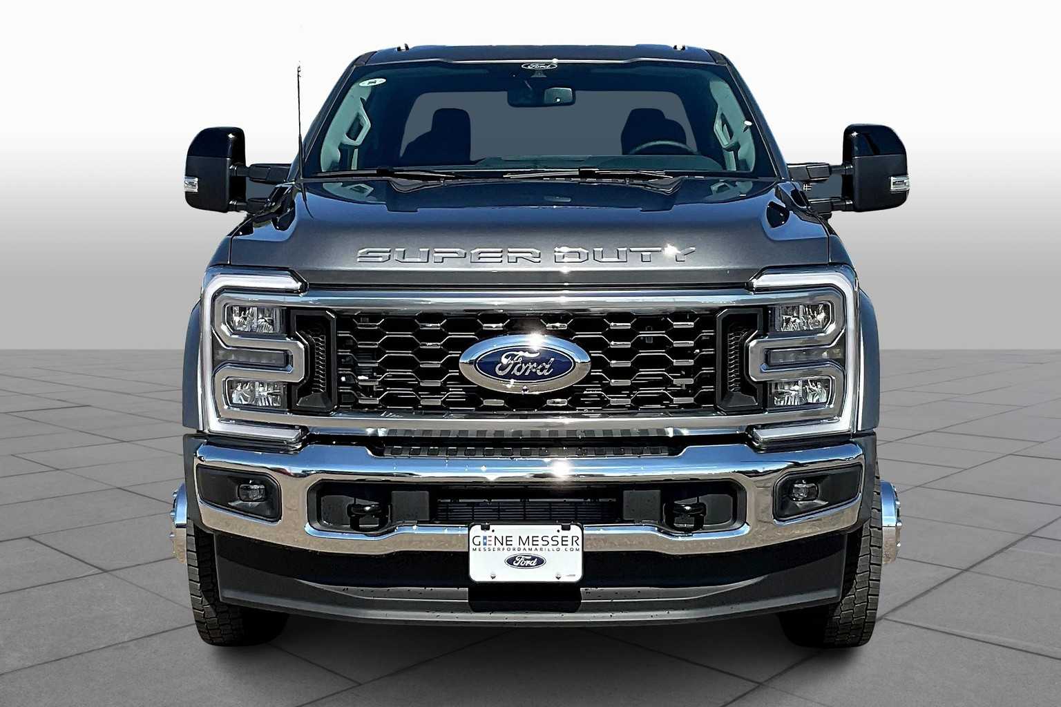 2026 Ford F-450 Lariat photo 3