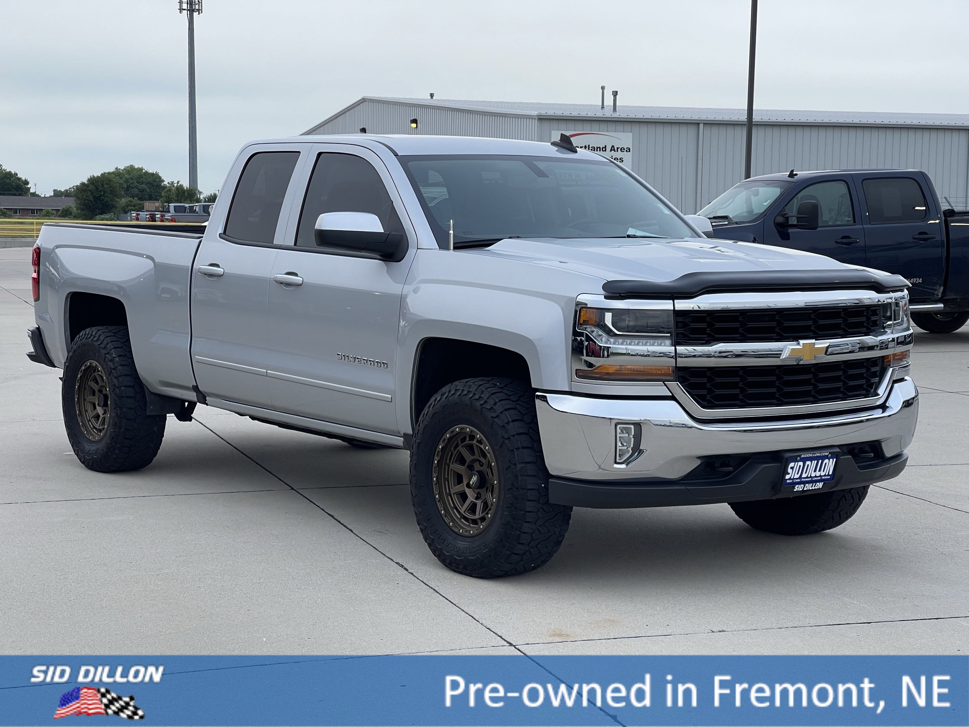 2018 Chevrolet Silverado 1500 LT photo 4