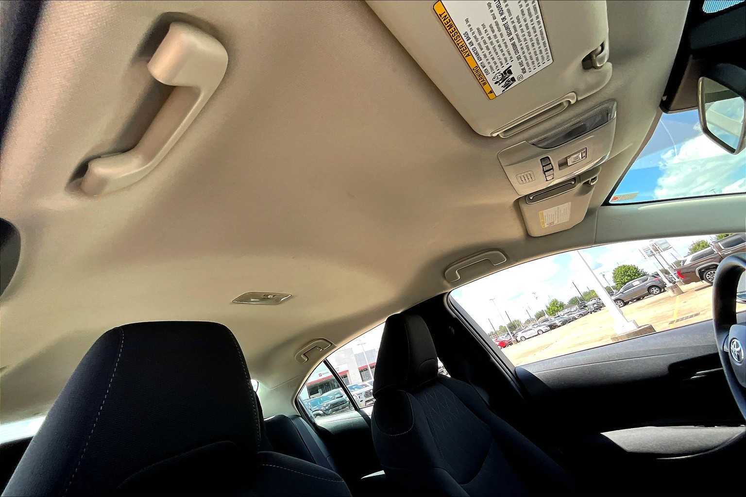 2022 Toyota Corolla LE photo 25