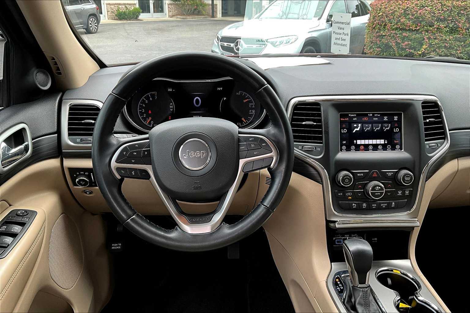 2021 Jeep Grand Cherokee Laredo E photo 5