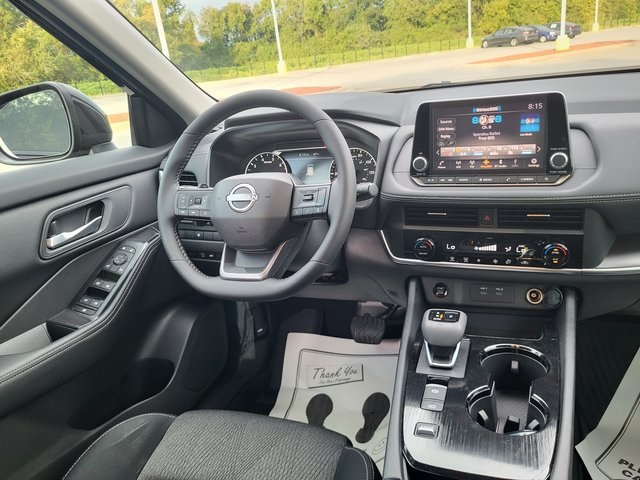 2025 Nissan Rogue SV photo 16