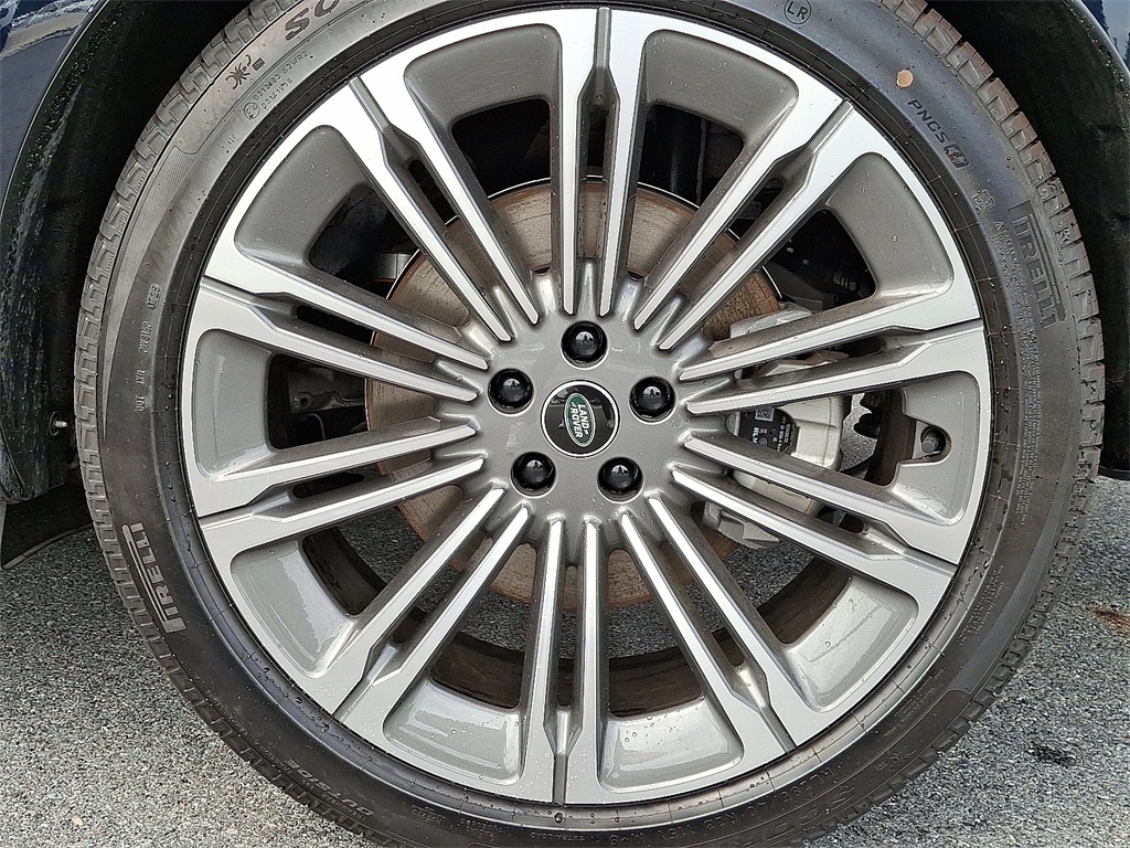 2025 Land Rover Range Rover SE photo 5