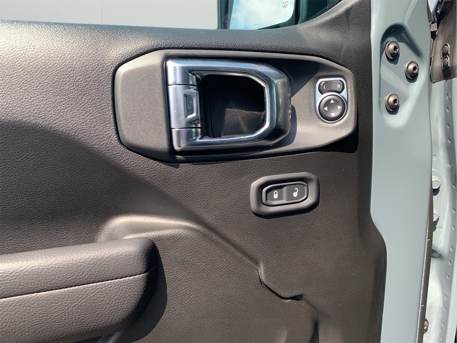 2025 Jeep Wrangler Sport S photo 12