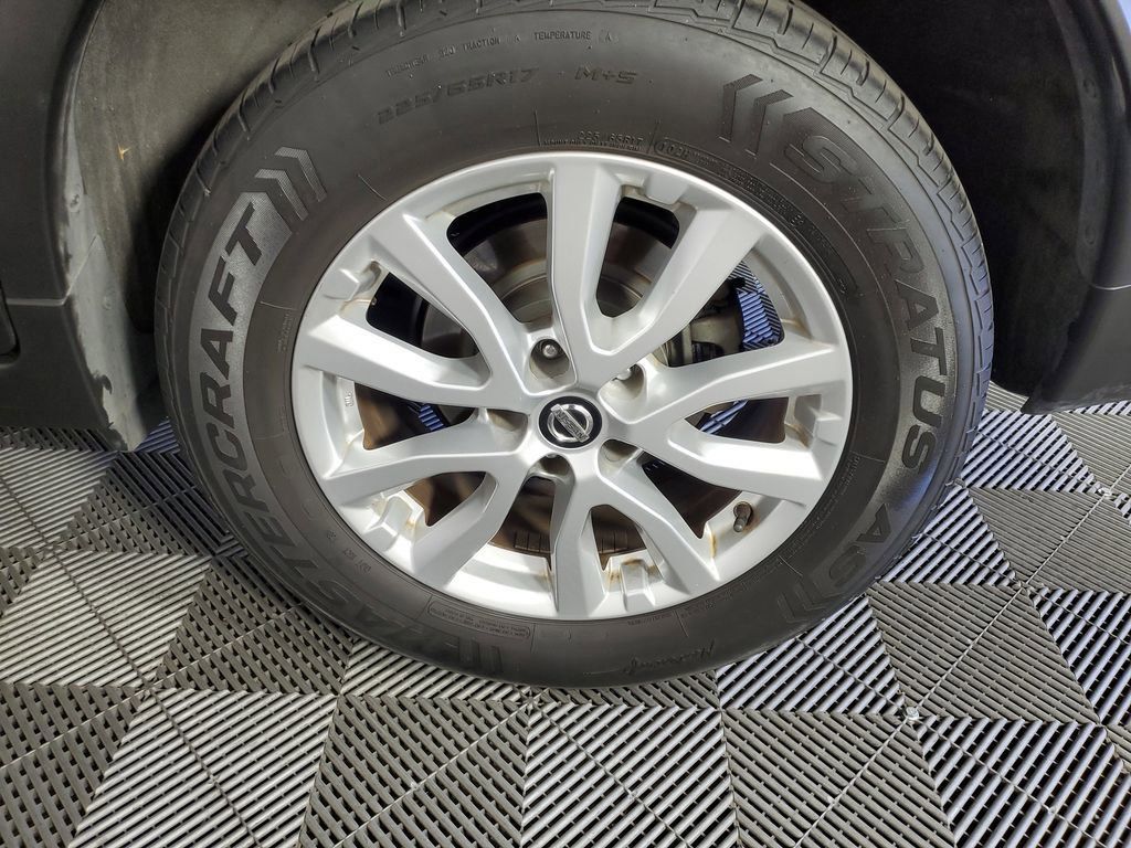 2017 Nissan Rogue SV photo 30