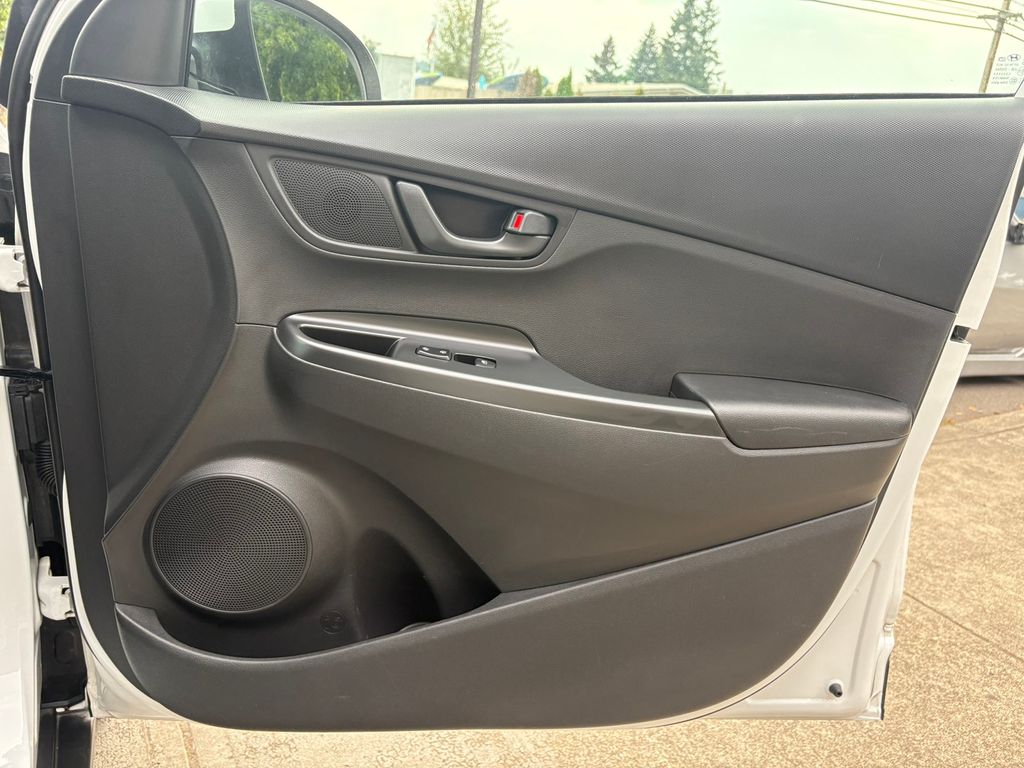 2023 Hyundai Kona SEL photo 23