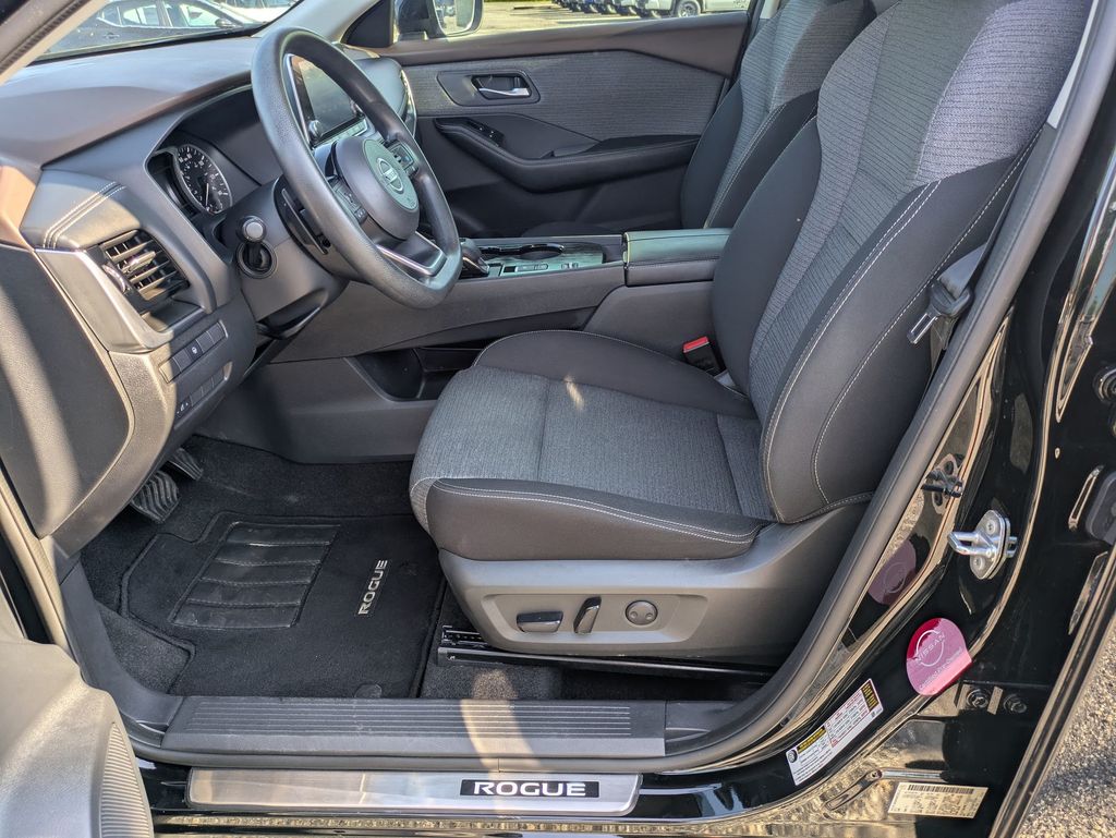 2021 Nissan Rogue SV photo 12