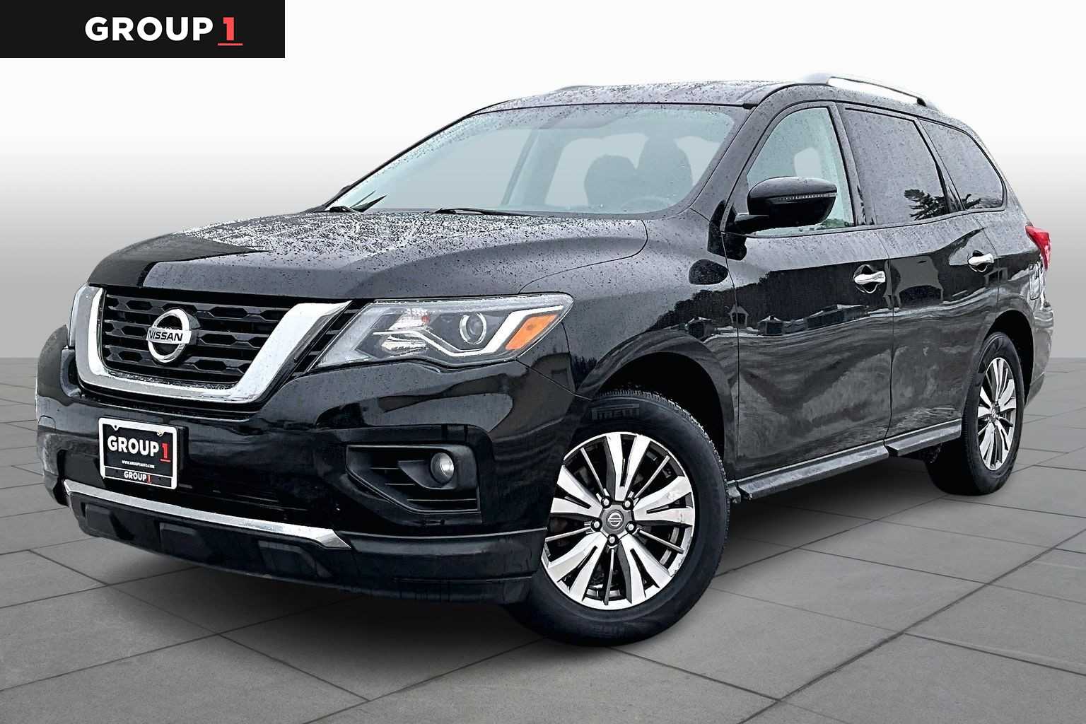 2019 Nissan Pathfinder SV's photo
