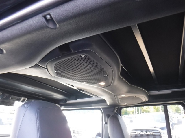 2025 Jeep Wrangler Sahara photo 37