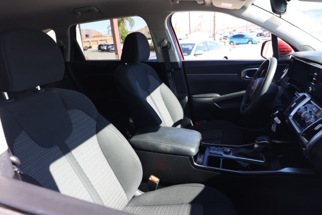 2023 Kia Sorento LX photo 19