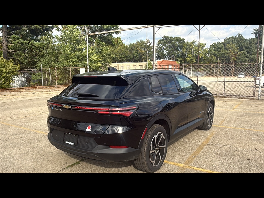 2026 Chevrolet Equinox EV 1LT photo 2