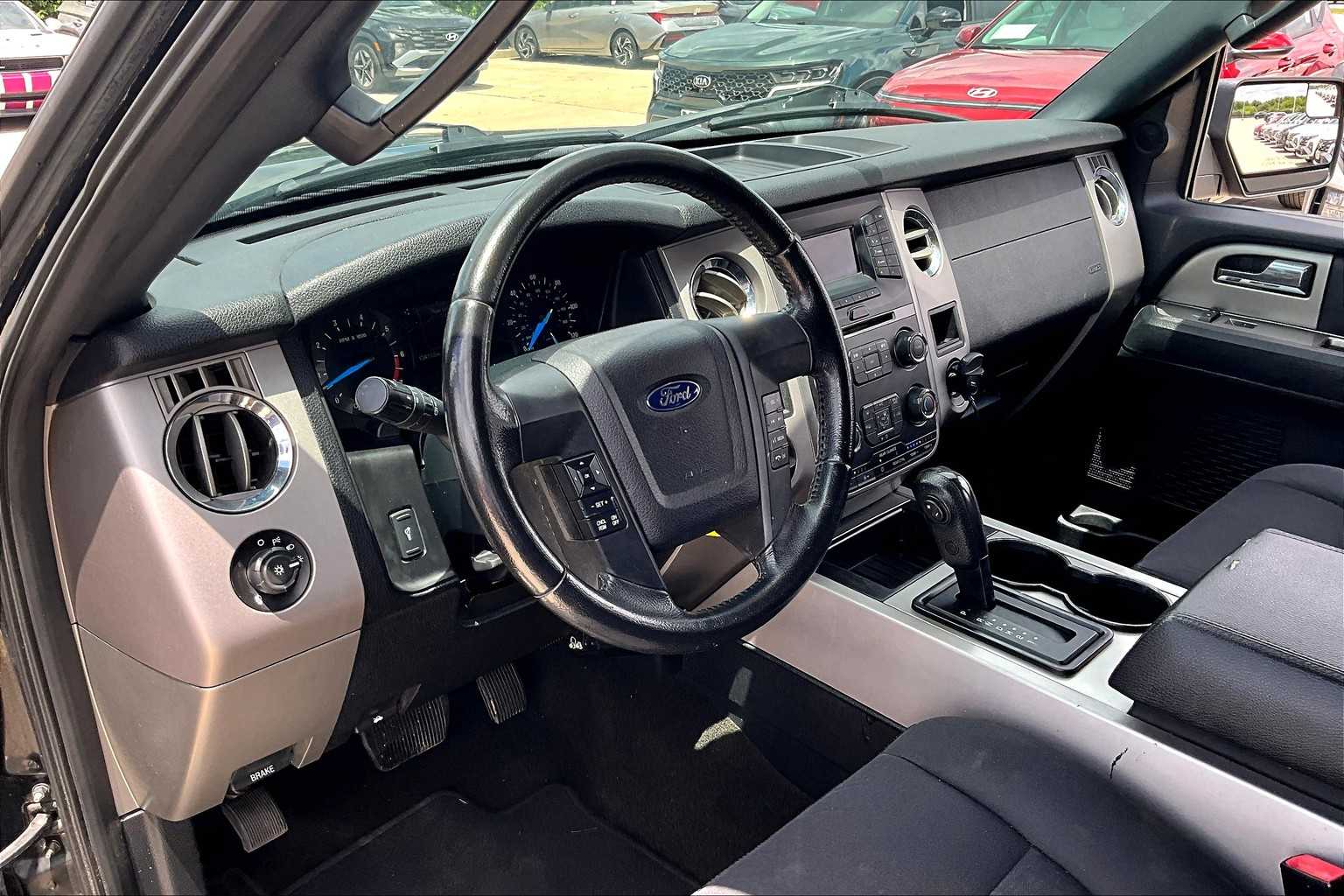 2017 Ford Expedition XLT photo 14