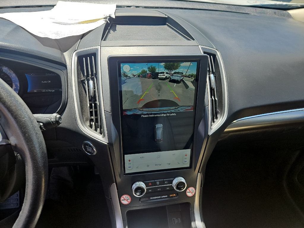2022 Ford Edge SEL photo 14