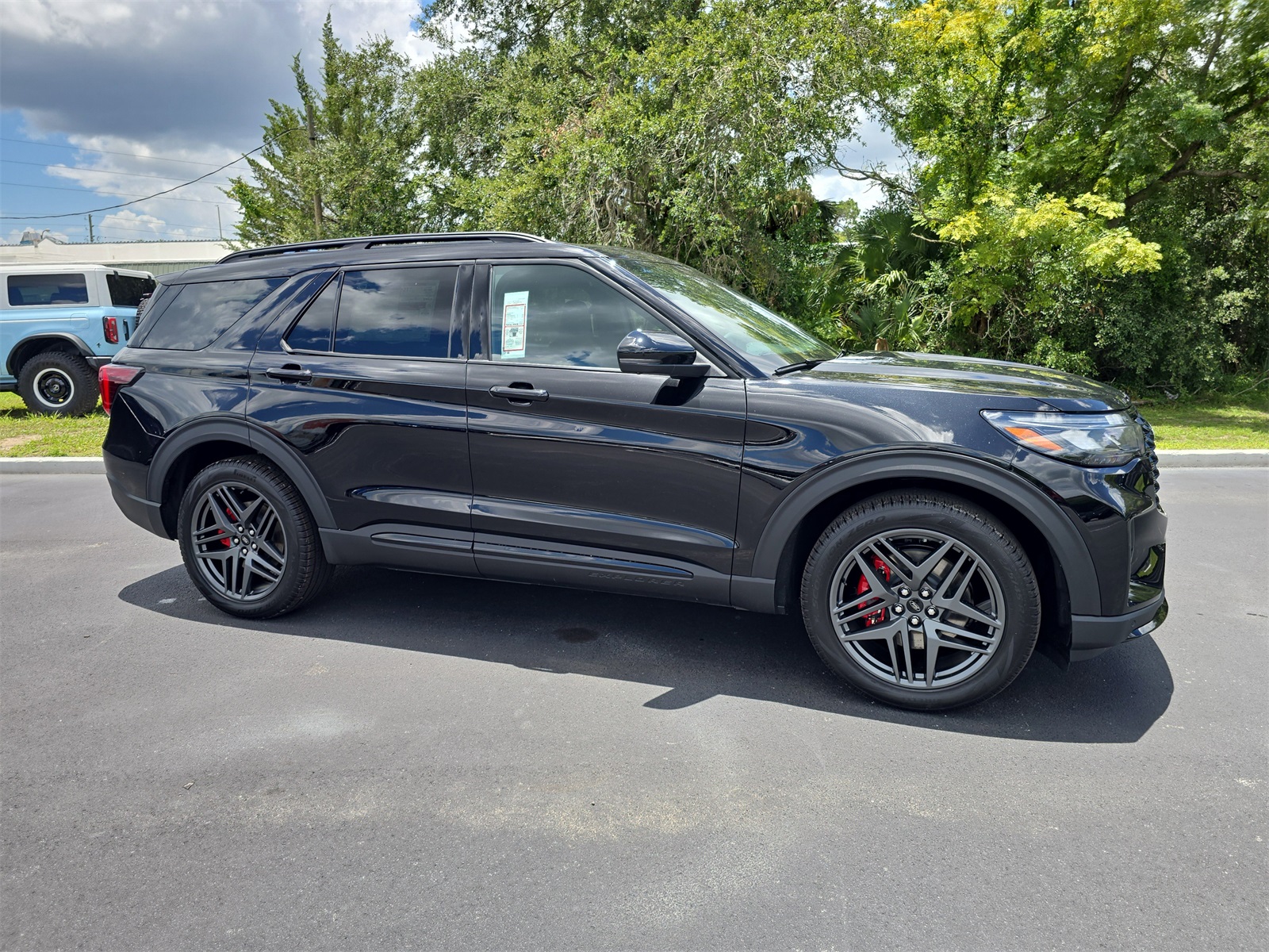 2025 Ford Explorer ST photo 2