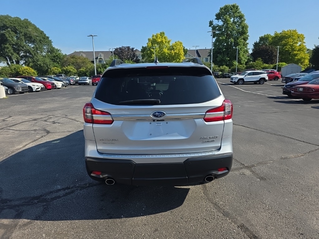 Used 2022 Ice Silver Metallic Subaru Limited image 9