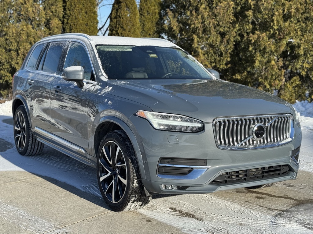 2023 Volvo XC90 Plus's photo
