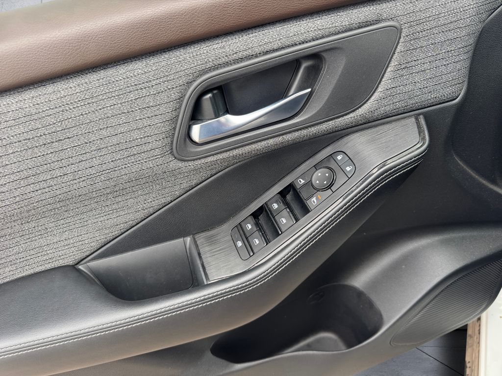 2023 Nissan Rogue SV photo 12