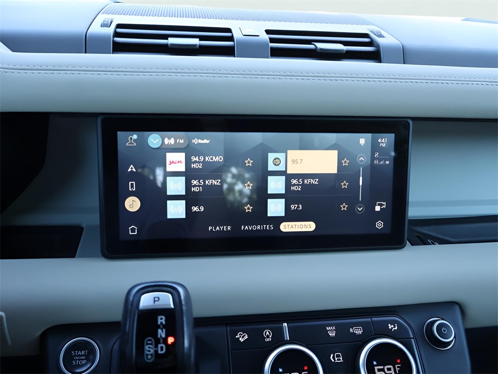 2022 Land Rover Defender 110 SE photo 16