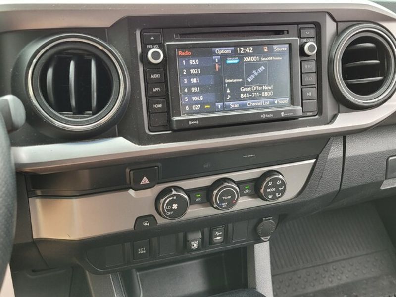 2019 Toyota Tacoma SR5 photo 15