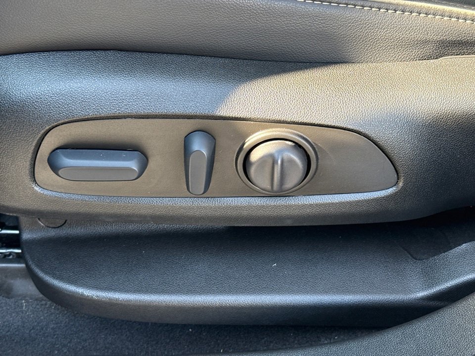 2023 Gmc Acadia Denali photo 17