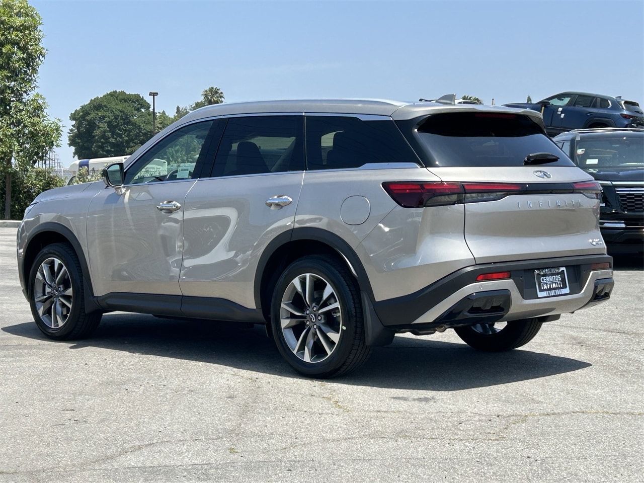 2025 Infiniti QX60 Luxe photo 2