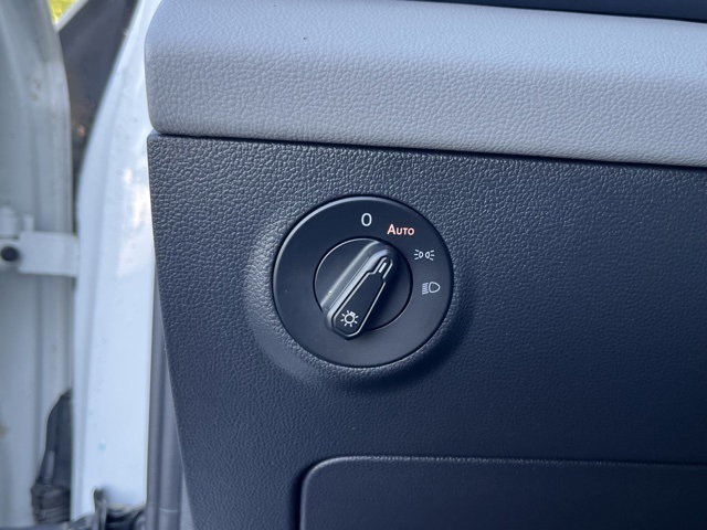 2022 Volkswagen Taos SE photo 28