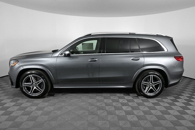 2025 Mercedes Benz GLS 450 4MATIC photo 3