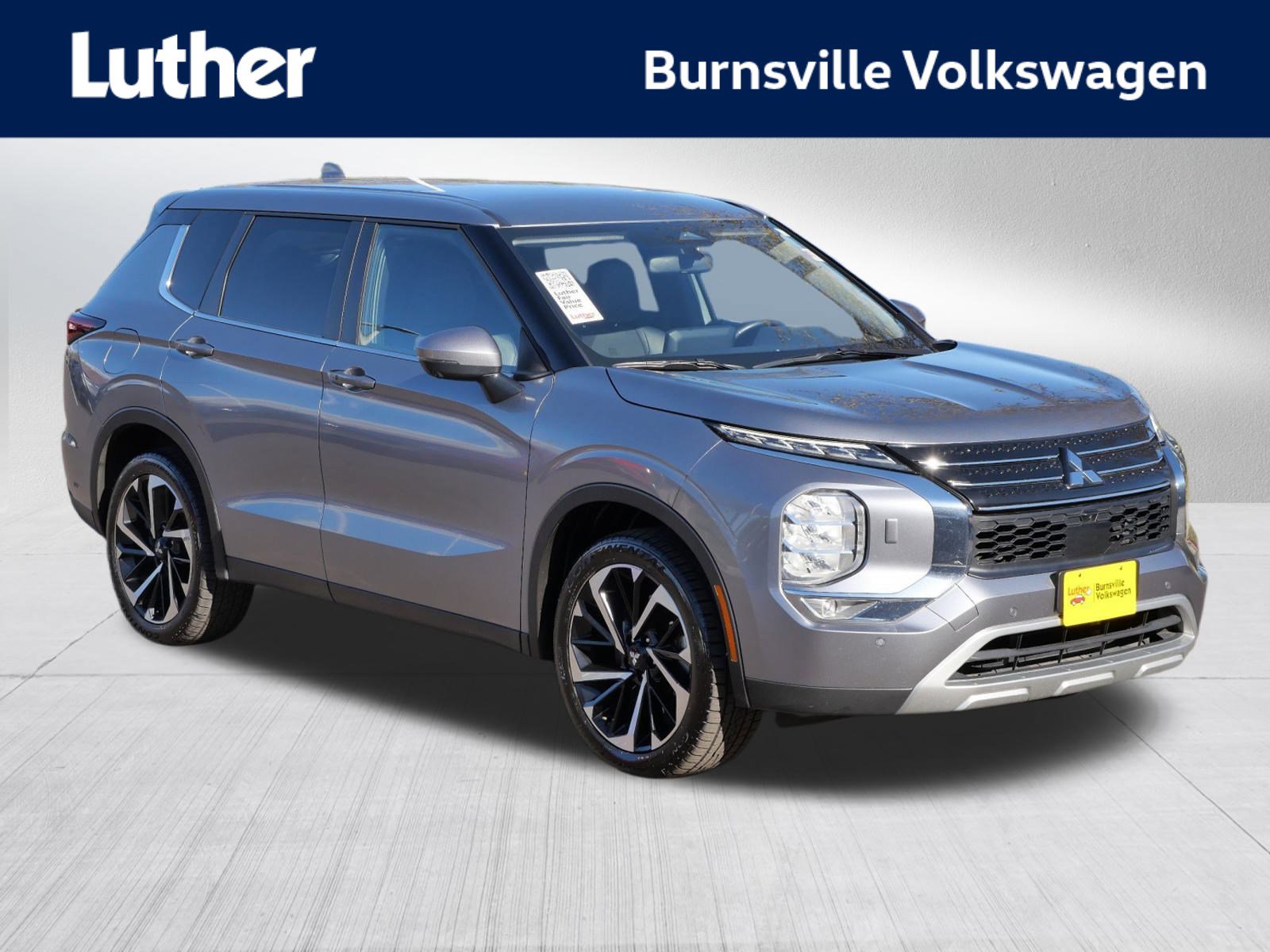 2024 Mitsubishi Outlander SE's photo