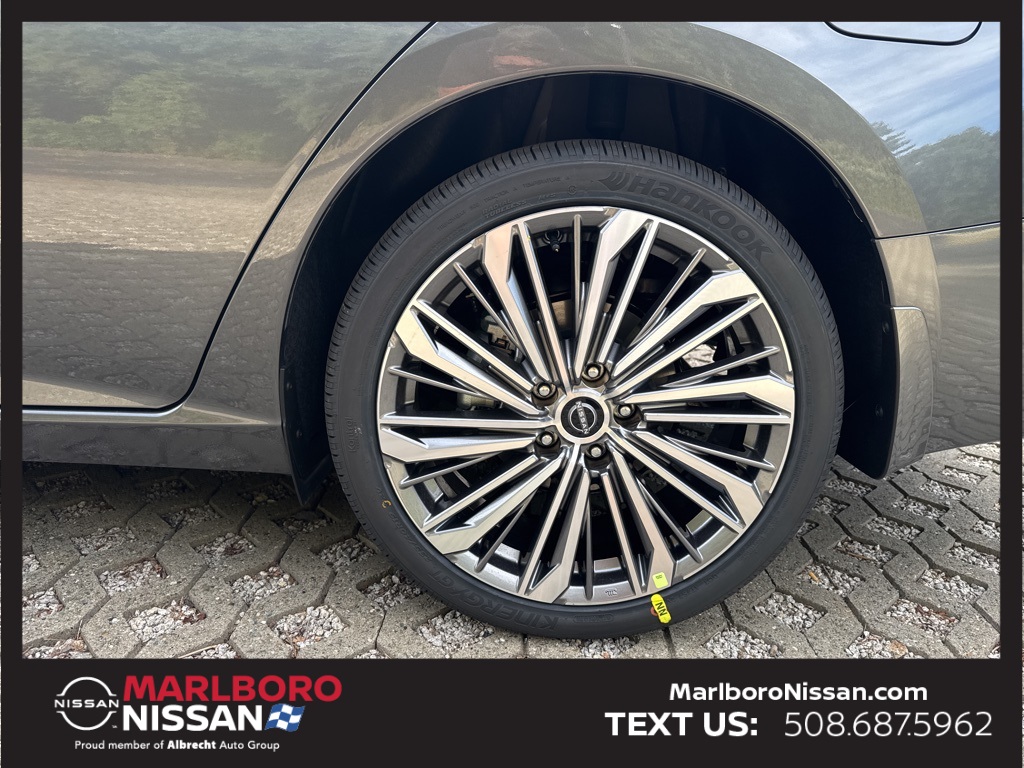 2025 Nissan Altima SL photo 11