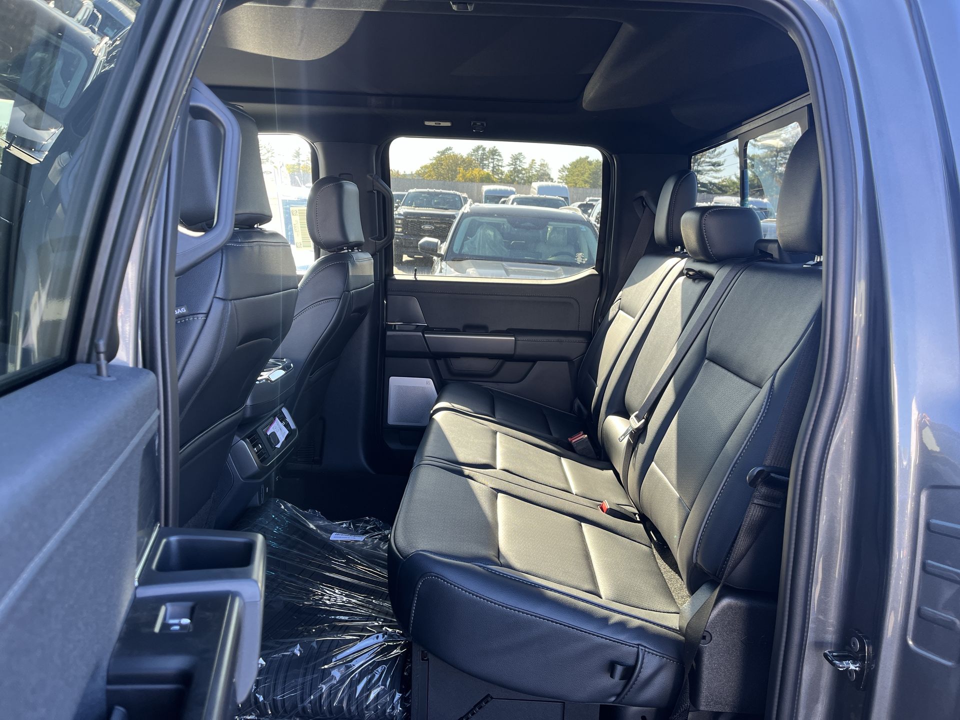 2025 Ford F-150 Lariat photo 3