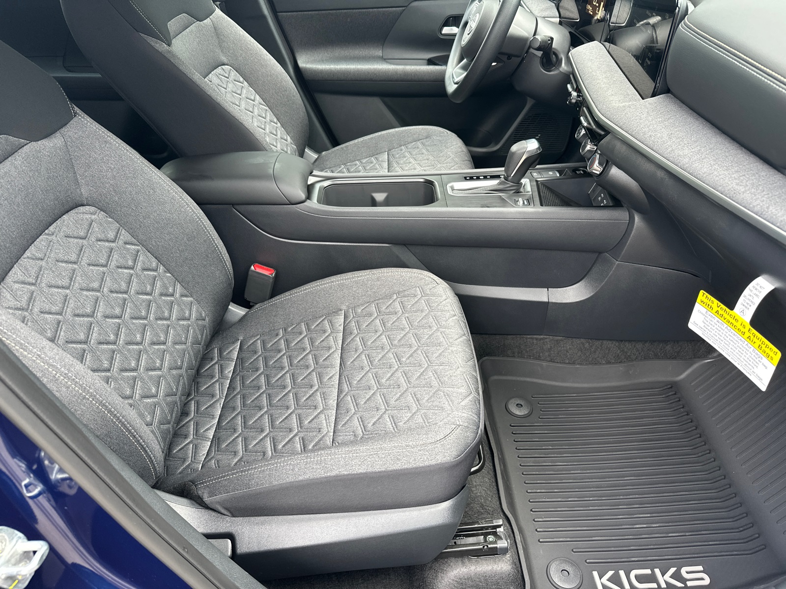 2025 Nissan Kicks SV photo 13
