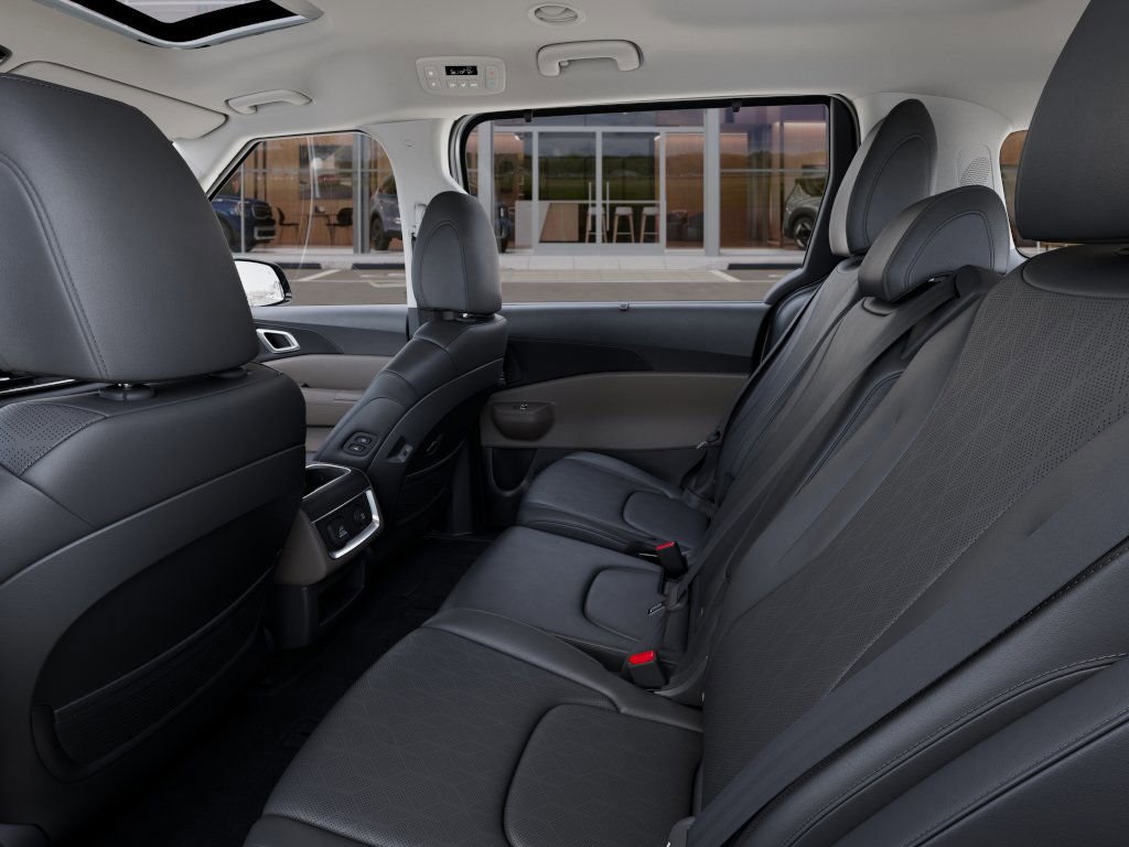 2025 Kia Carnival SX photo 18