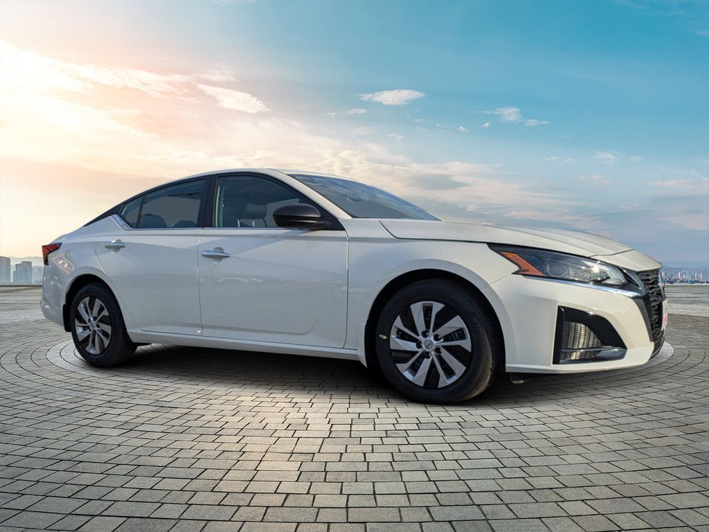 2025 Nissan Altima S's photo