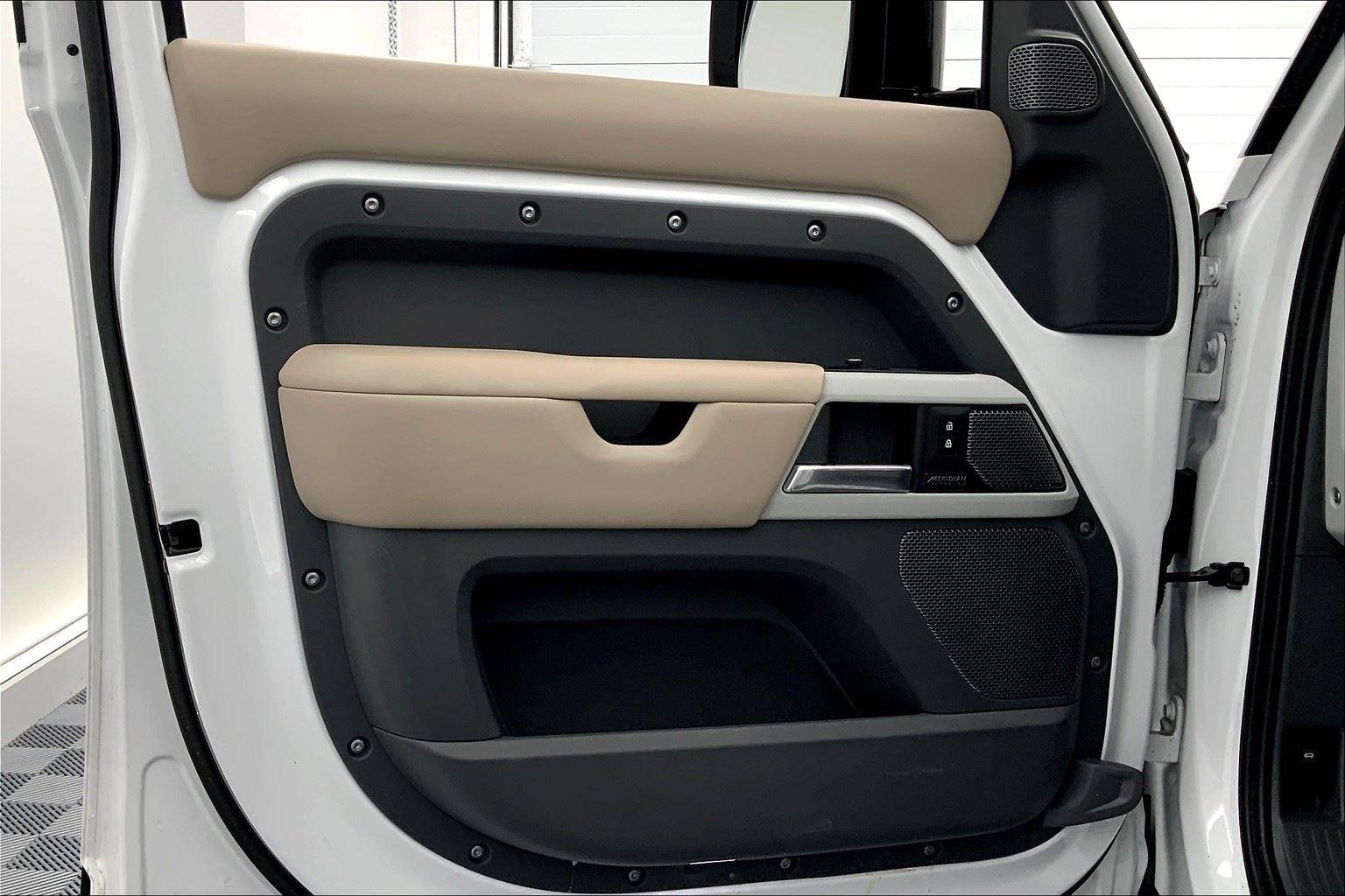 2022 Land Rover Defender X-Dynamic HSE 110 photo 25