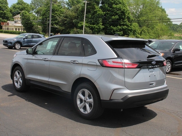 2024 Ford Edge SE photo 5