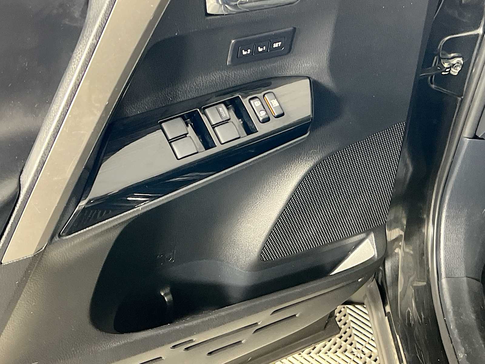 2018 Toyota RAV4 Hybrid Limited photo 18