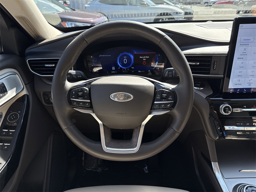 2025 Ford Explorer ST-Line photo 11